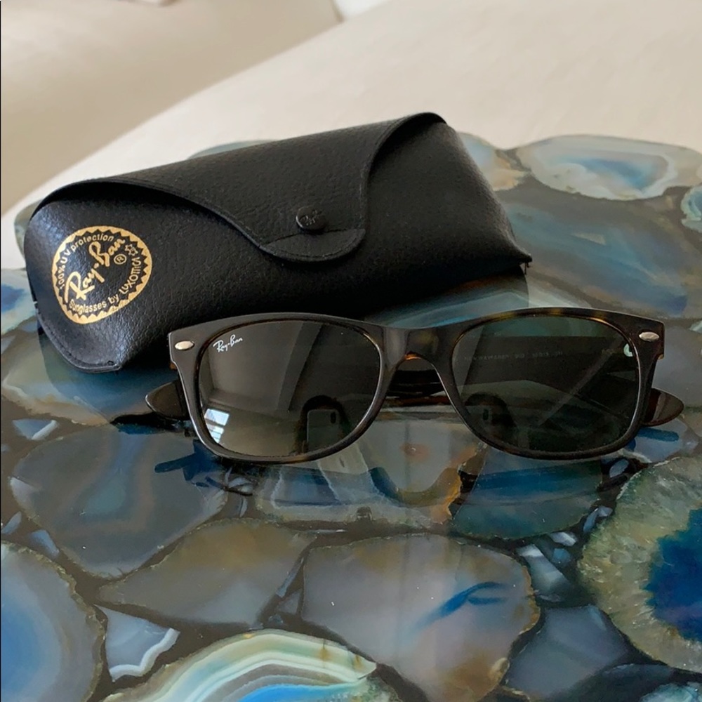 Ray ban Wayfarer tortoise shell unisex sunglasses